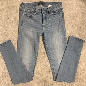 Light wash super skinny jeans